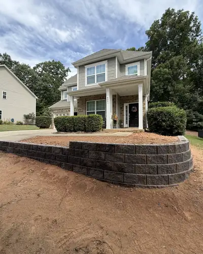 Curved block retaining wall in a front yard